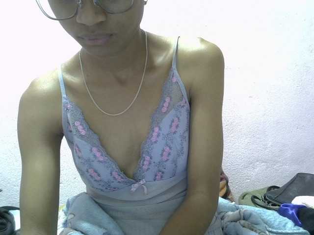 Yalane live cam on BongaCams