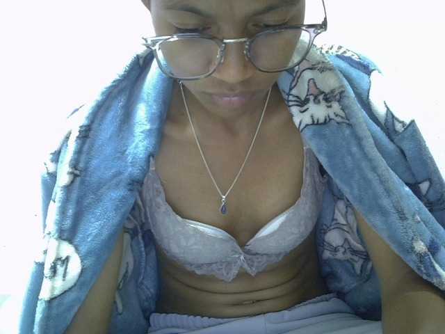 Yalane live cam on BongaCams