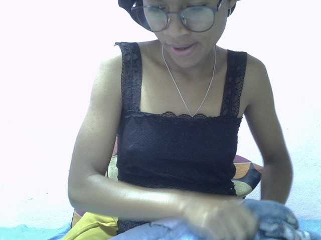 Yalane live cam on BongaCams