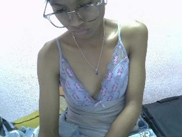 Yalane live cam on BongaCams