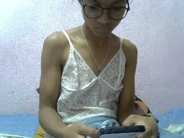 Yalane live cam on BongaCams