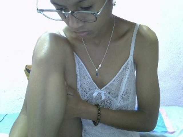 Yalane live cam on BongaCams