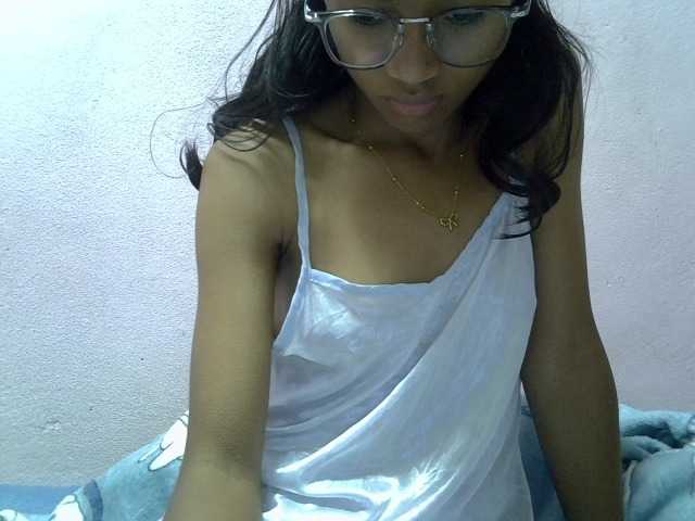 Yalane live cam on BongaCams
