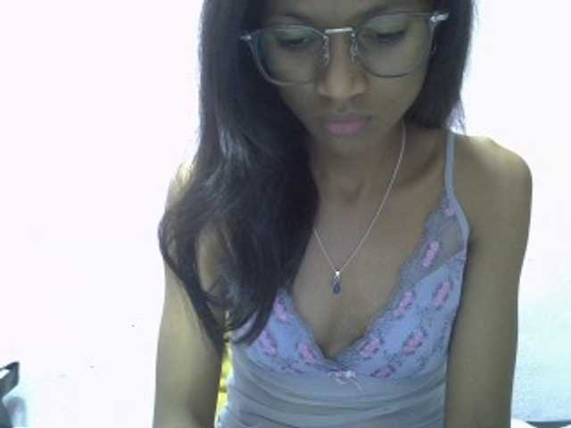 Yalane live cam on BongaCams