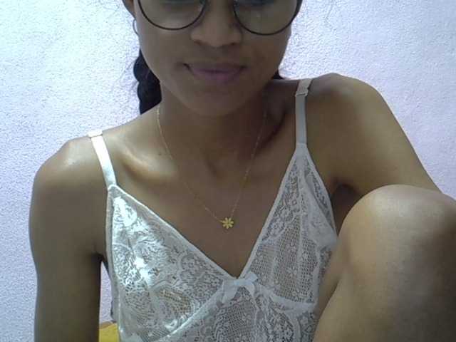 Yalane live cam on BongaCams