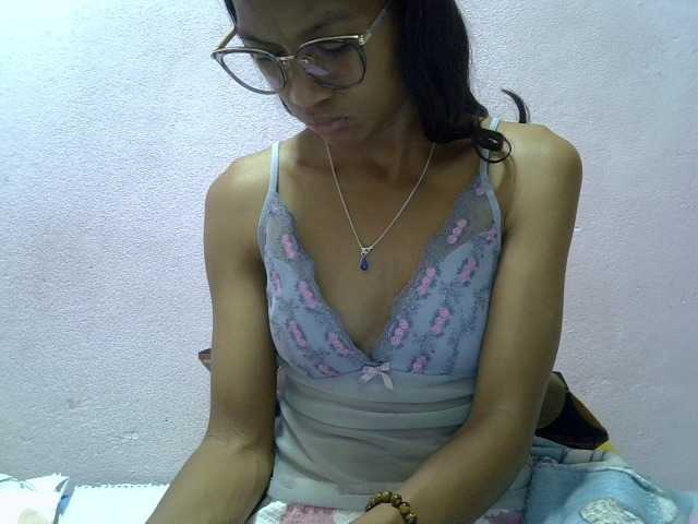 Yalane live cam on BongaCams