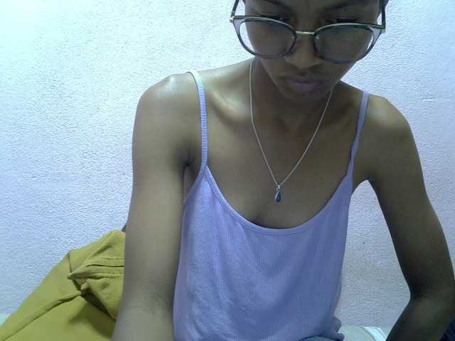 Yalane live cam on BongaCams