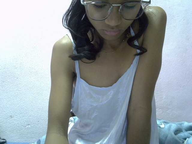 Yalane live cam on BongaCams