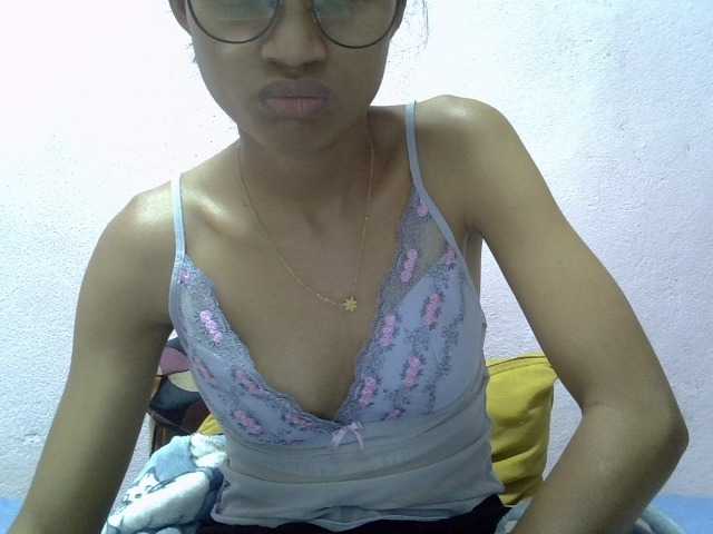 Yalane live cam on BongaCams