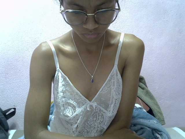 Yalane live cam on BongaCams