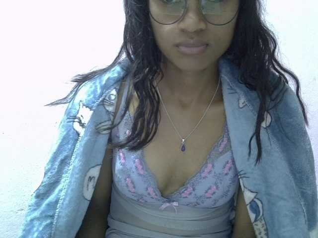 Yalane live cam on BongaCams