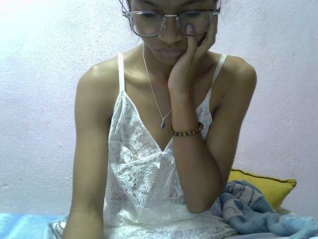 Yalane live cam on BongaCams