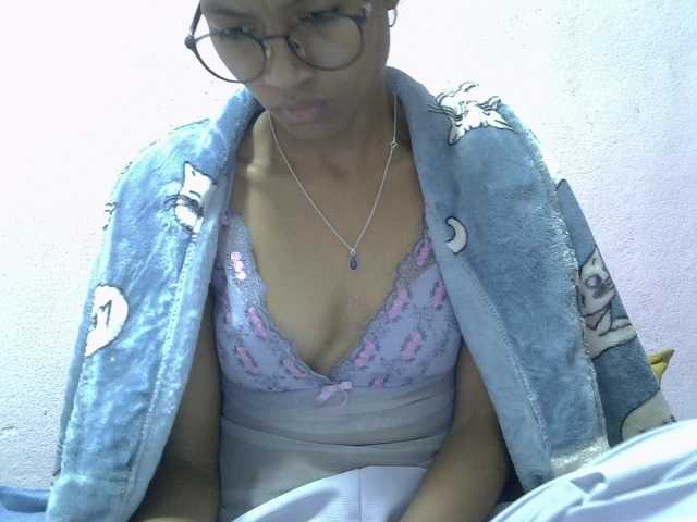 Yalane live cam on BongaCams