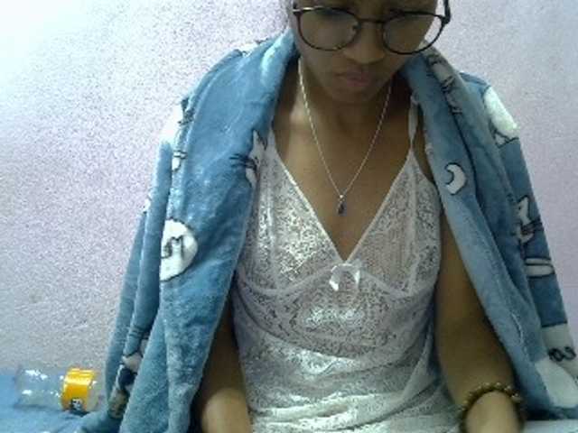 Yalane live cam on BongaCams
