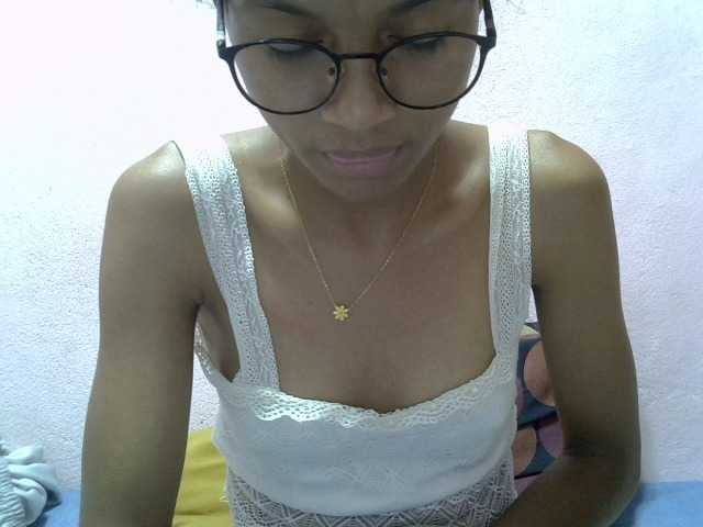 Yalane live cam on BongaCams