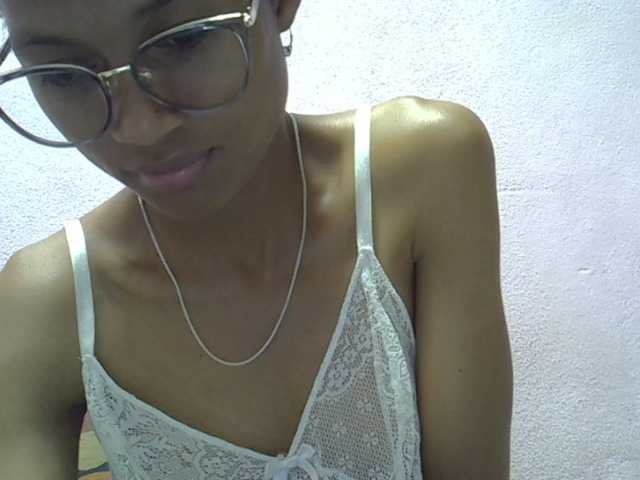 Yalane live cam on BongaCams