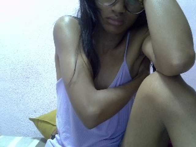 Yalane live cam on BongaCams