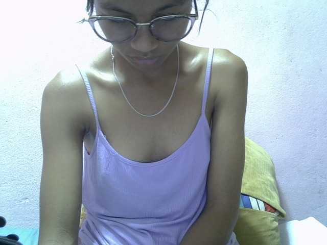 Yalane live cam on BongaCams