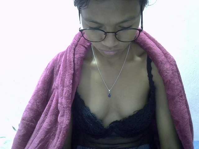Yalane live cam on BongaCams