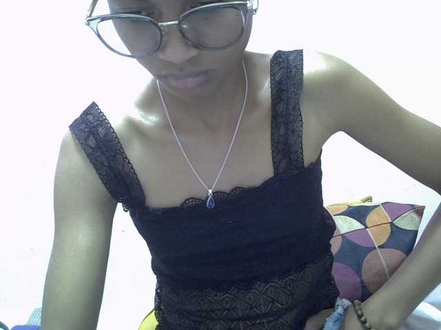 Yalane live cam on BongaCams