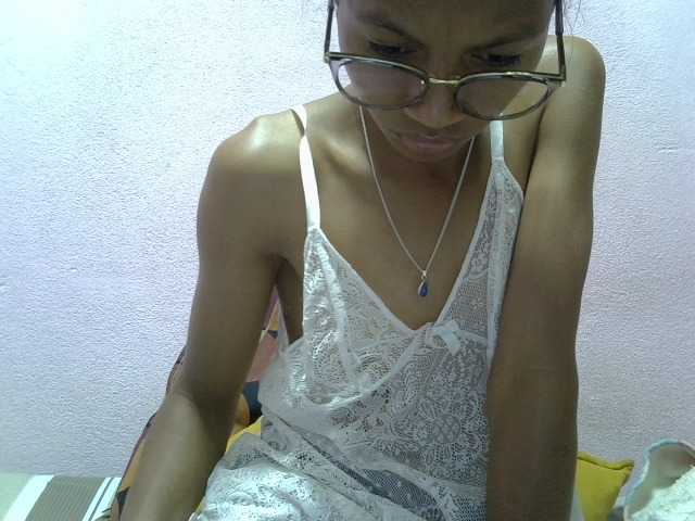 Yalane live cam on BongaCams