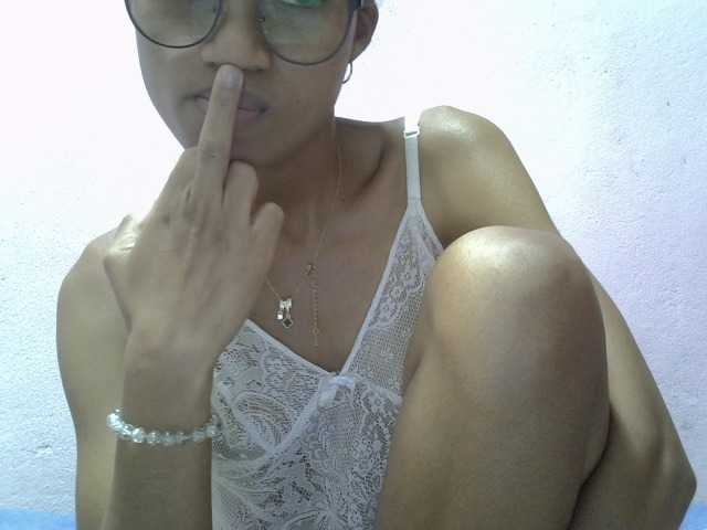 Yalane live cam on BongaCams
