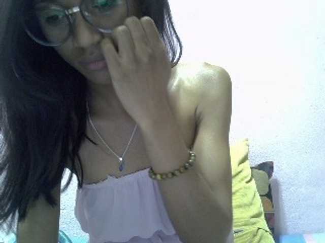 Yalane live cam on BongaCams