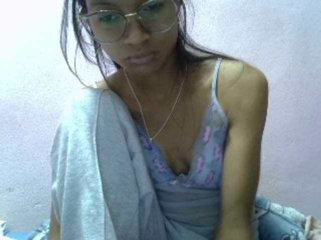 Yalane — live female cam