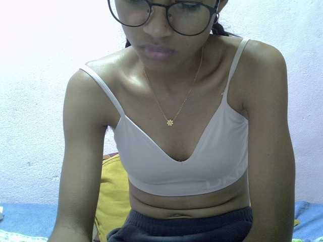 Yalane live cam on BongaCams