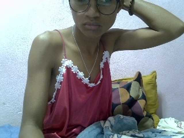 Yalane live cam on BongaCams