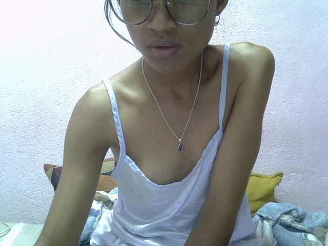 Yalane live cam on BongaCams