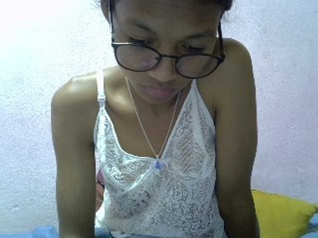 Yalane live cam on BongaCams