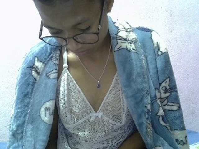 Yalane live cam on BongaCams