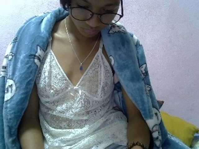 Yalane live cam on BongaCams