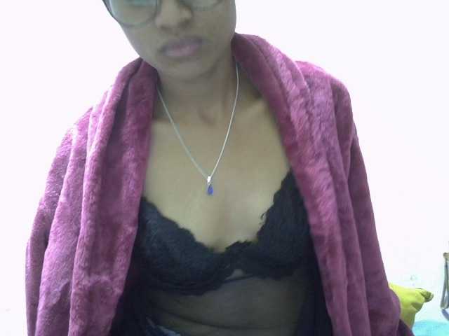 Yalane live cam on BongaCams