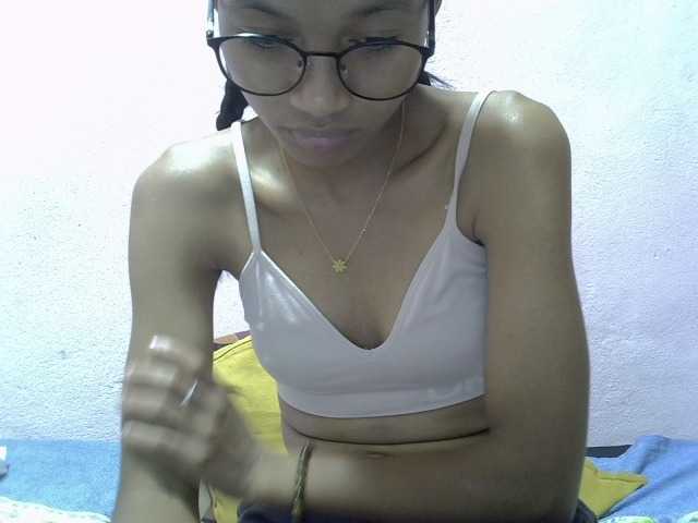 Yalane live cam on BongaCams
