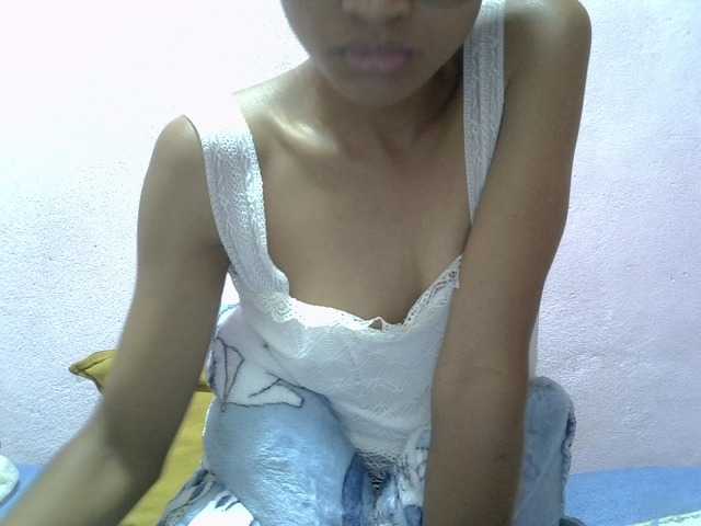 Yalane live cam on BongaCams