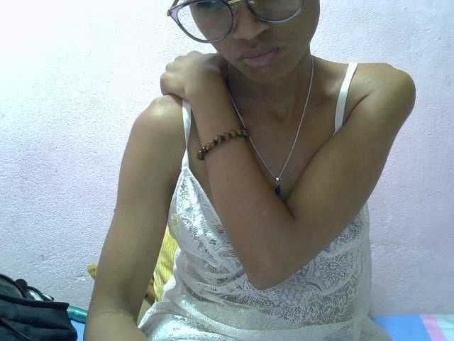 Yalane live cam on BongaCams