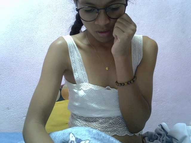 Yalane live cam on BongaCams