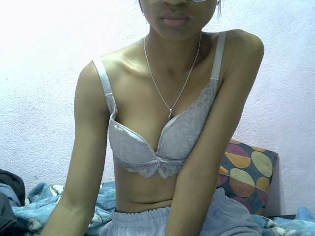 Yalane live cam on BongaCams