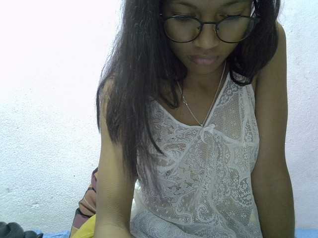 Yalane live cam on BongaCams