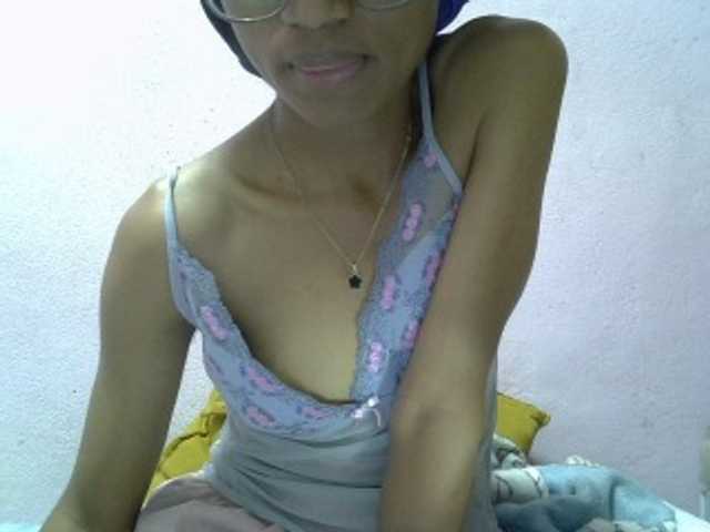 Yalane live cam on BongaCams