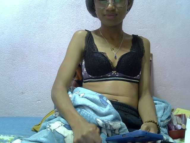 Yalane live cam on BongaCams