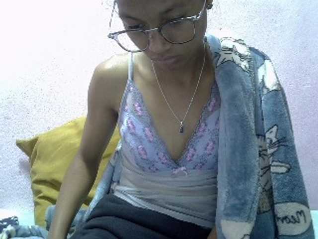 Yalane live cam on BongaCams