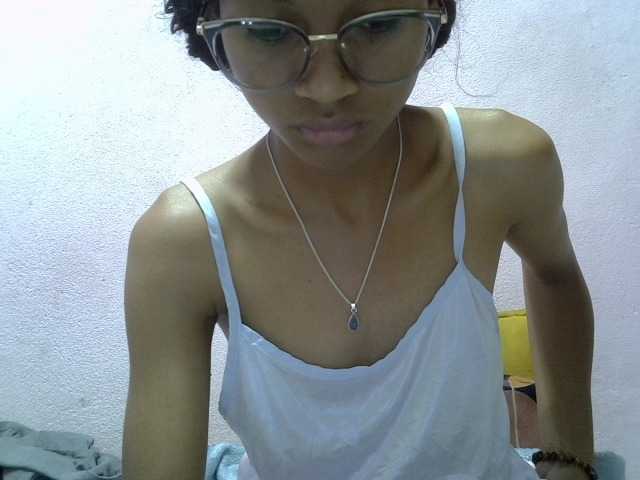 Yalane live cam on BongaCams