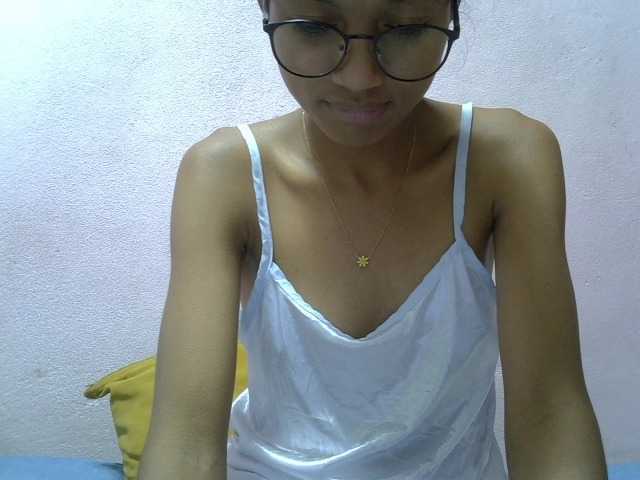 Yalane live cam on BongaCams