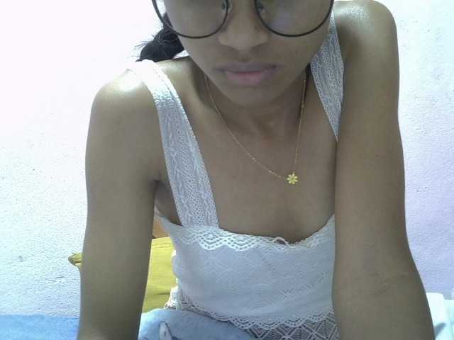 Yalane live cam on BongaCams