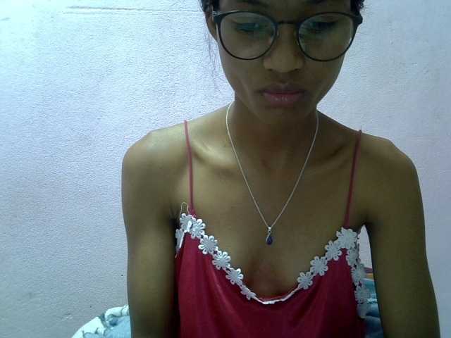 Yalane live cam on BongaCams