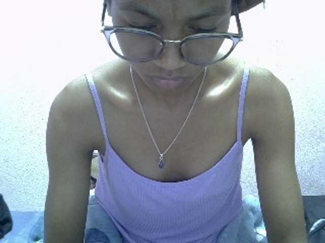 Yalane live cam on BongaCams
