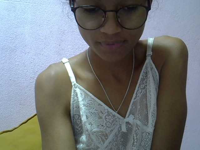 Yalane live cam on BongaCams